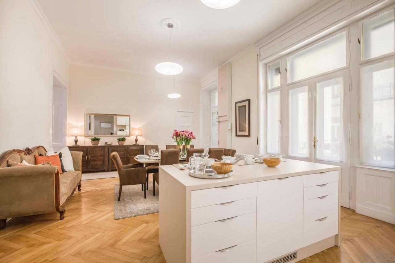 Modernized Unique Huge Central Apartment On 135Sqm Budapest Esterno foto