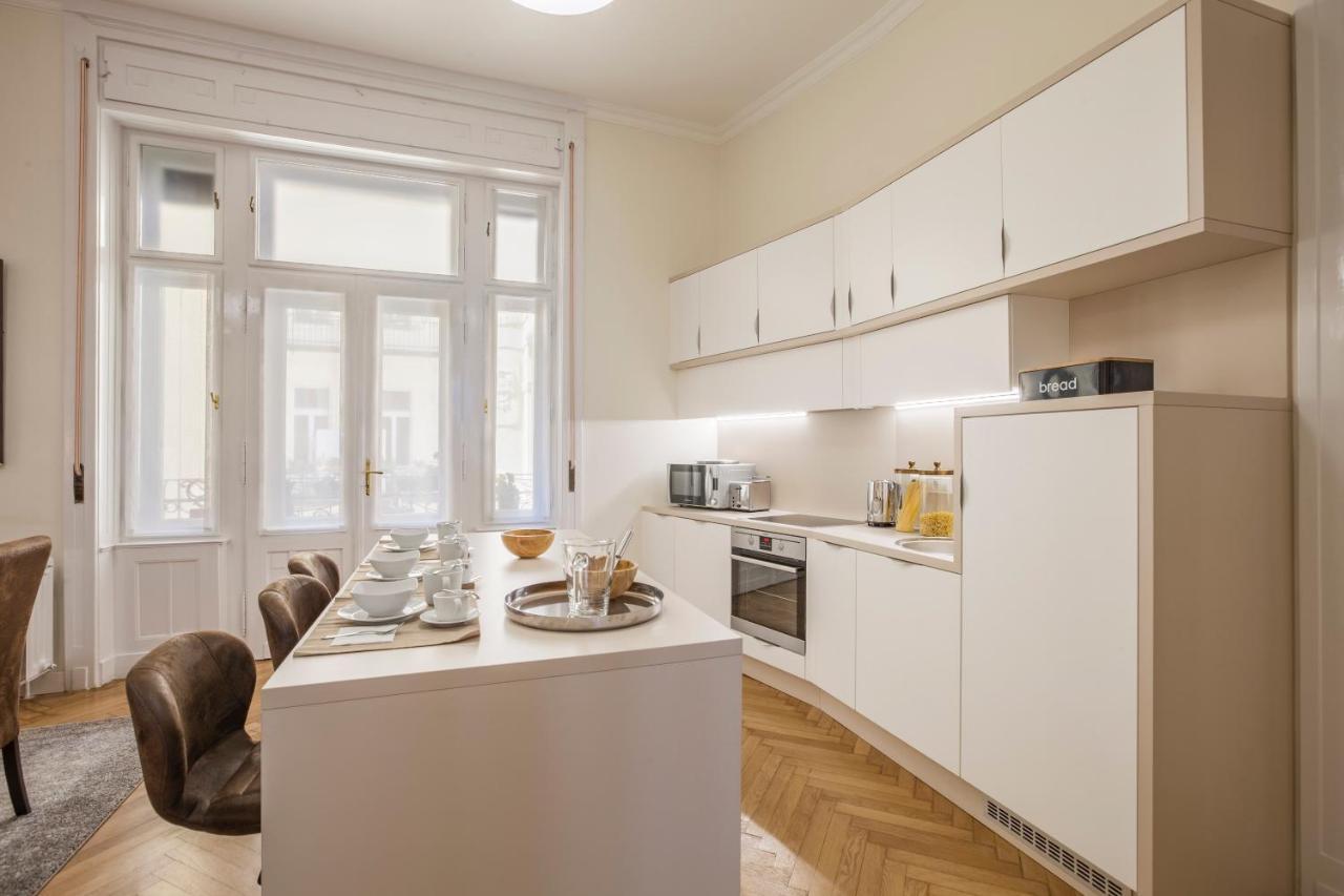 Modernized Unique Huge Central Apartment On 135Sqm Budapest Esterno foto