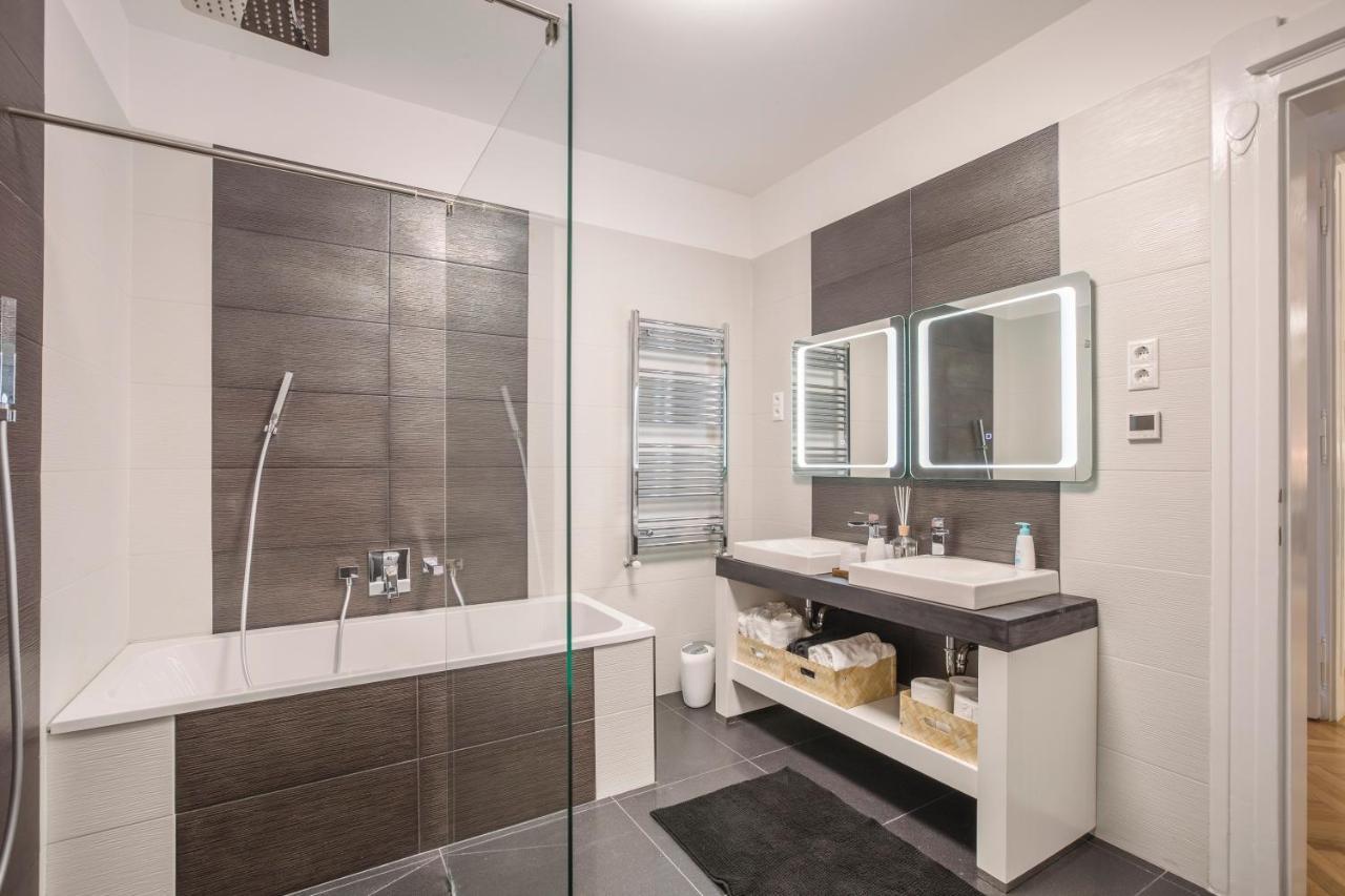 Modernized Unique Huge Central Apartment On 135Sqm Budapest Esterno foto